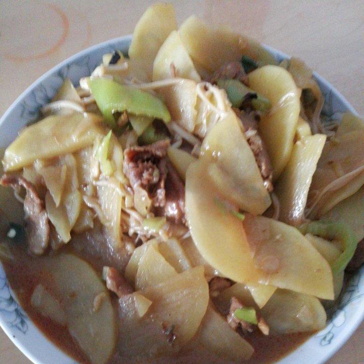 青椒土豆片炒肉