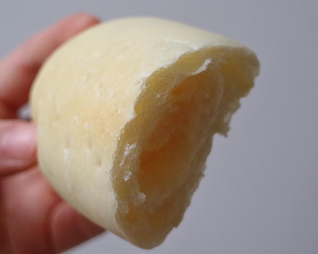 空口吃俩-奶白面包