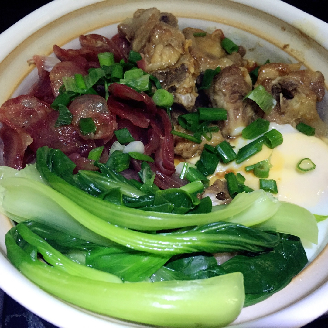 排骨腊味煲仔饭