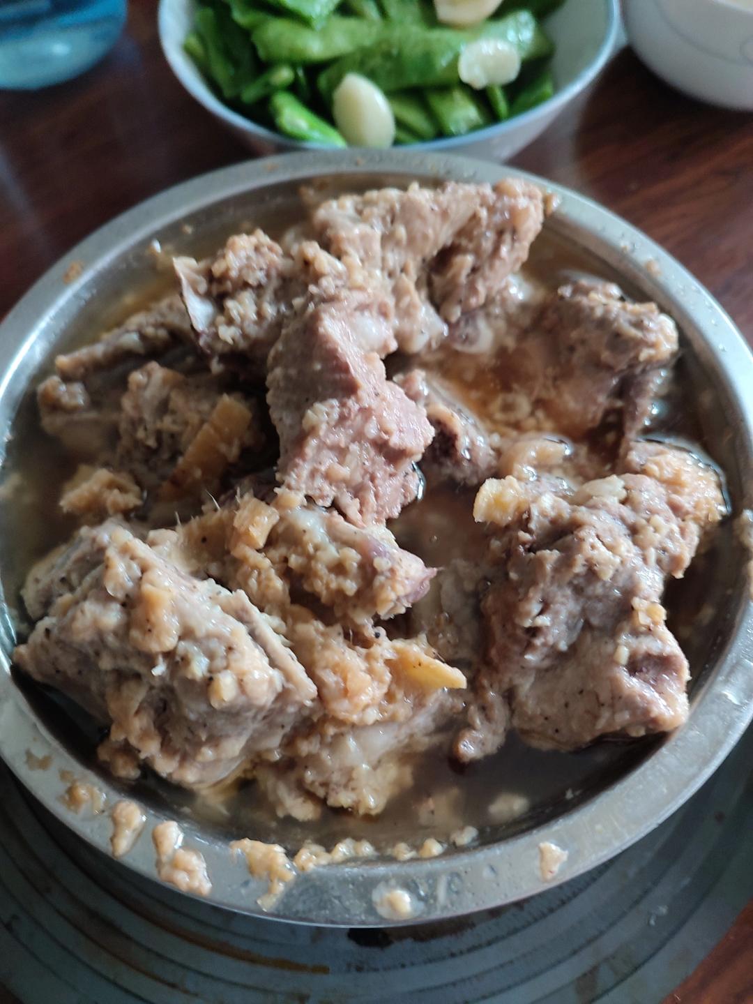 【蒜香蒸排骨】吃腻了糖醋排骨！一腌一蒸，香到邻居来敲门！