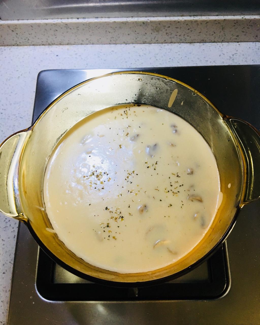 鸡肉奶油蘑菇汤