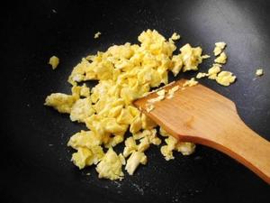 家常菜之黄瓜胡萝卜火腿炒鸡蛋的做法 步骤1