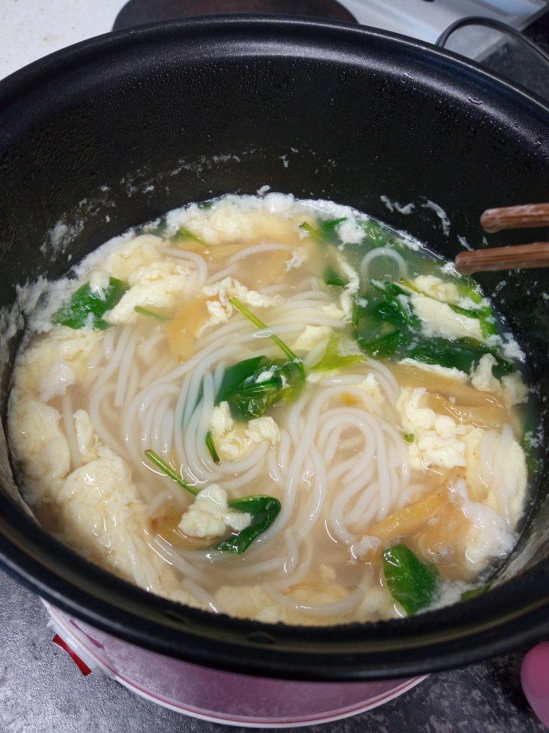 菠菜鸡蛋面
