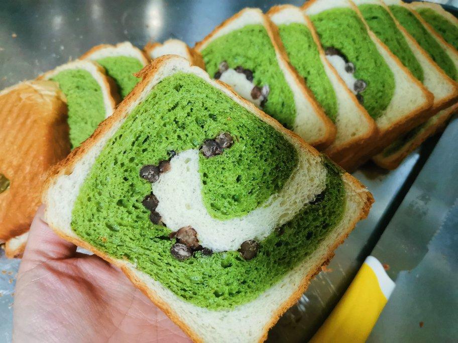 清香柔软的抹茶红豆吐司