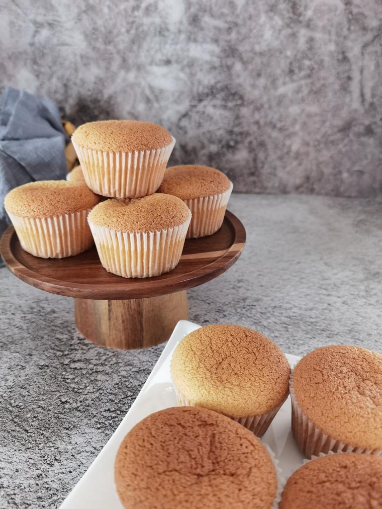 分蛋海绵杯子蛋糕的做法