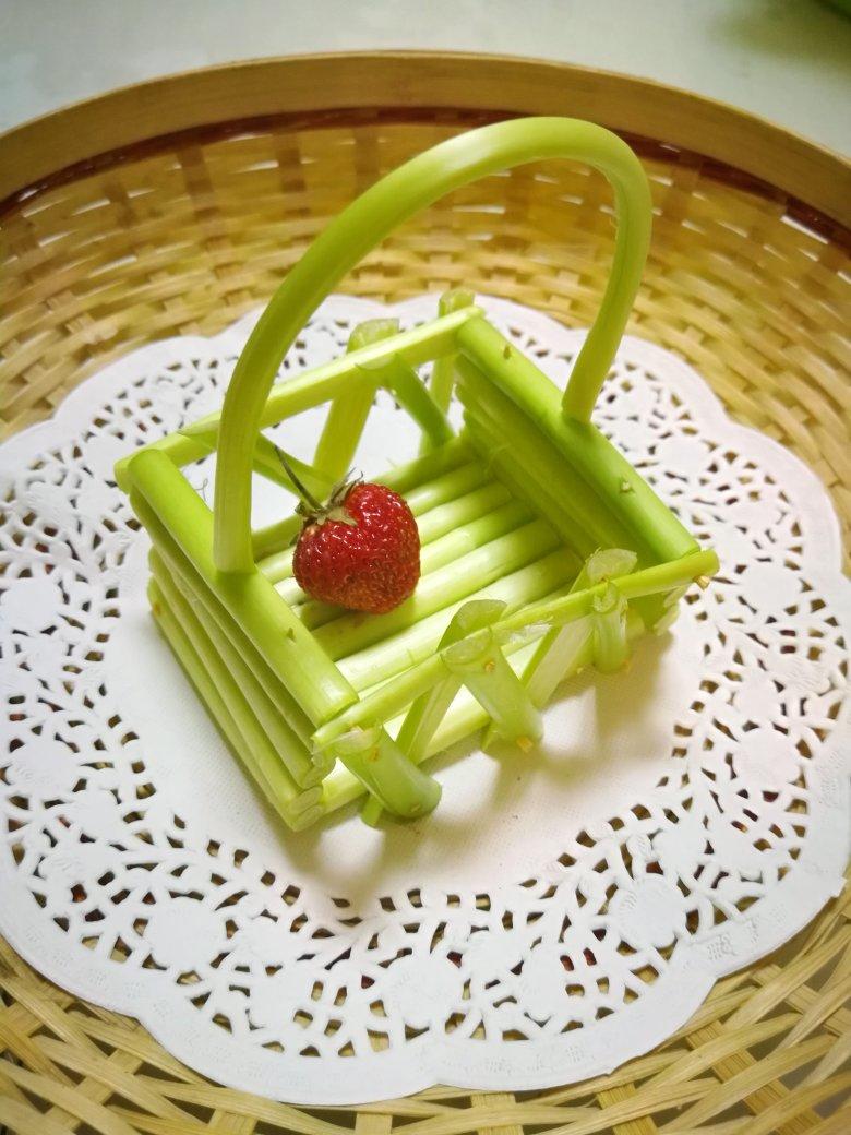 晴哦做的蔬菜盘饰拼盘摆盘(蒜苔小花篮)