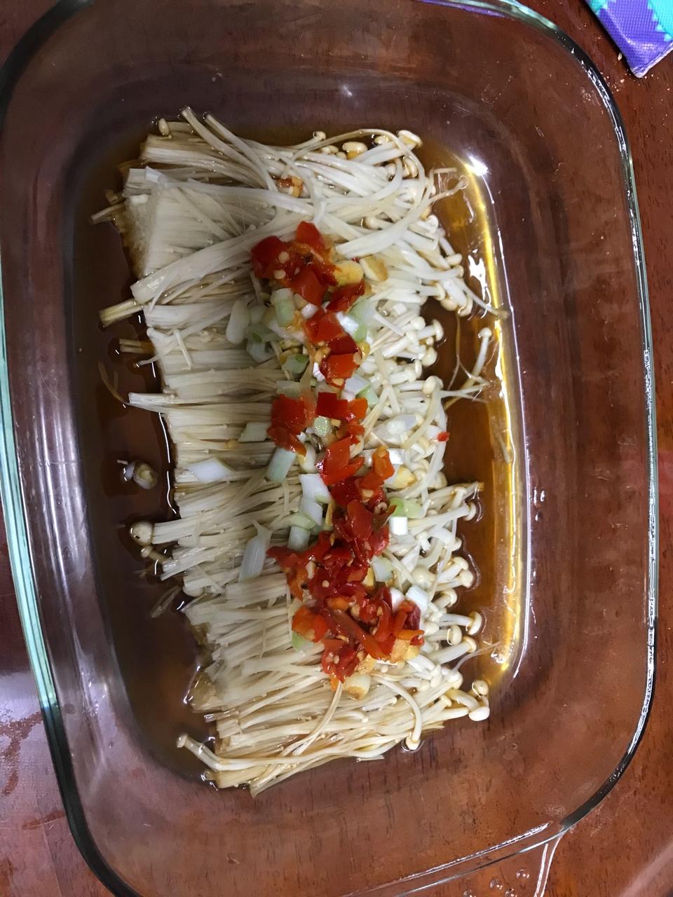 【清蒸金针菇--微波炉快手菜】