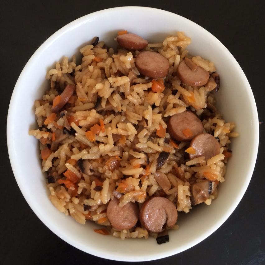 电饭锅香菇香肠饭(●´∀｀●)