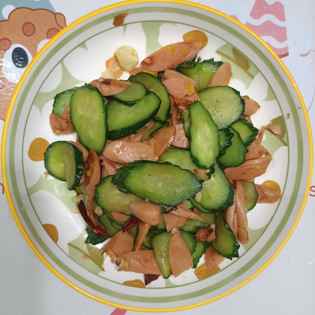 爆炒黄瓜+鸡蛋+火腿肠