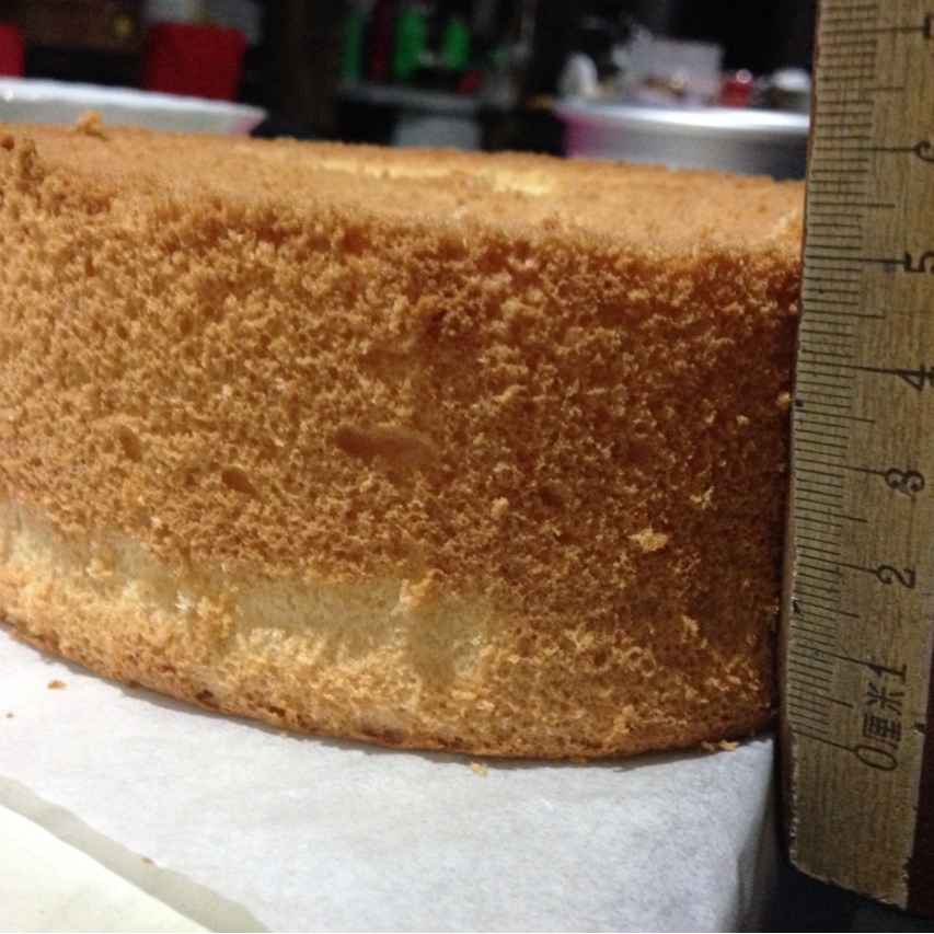 超简单完美戚风蛋糕（6寸2蛋）附打发、翻拌、脱模视频
