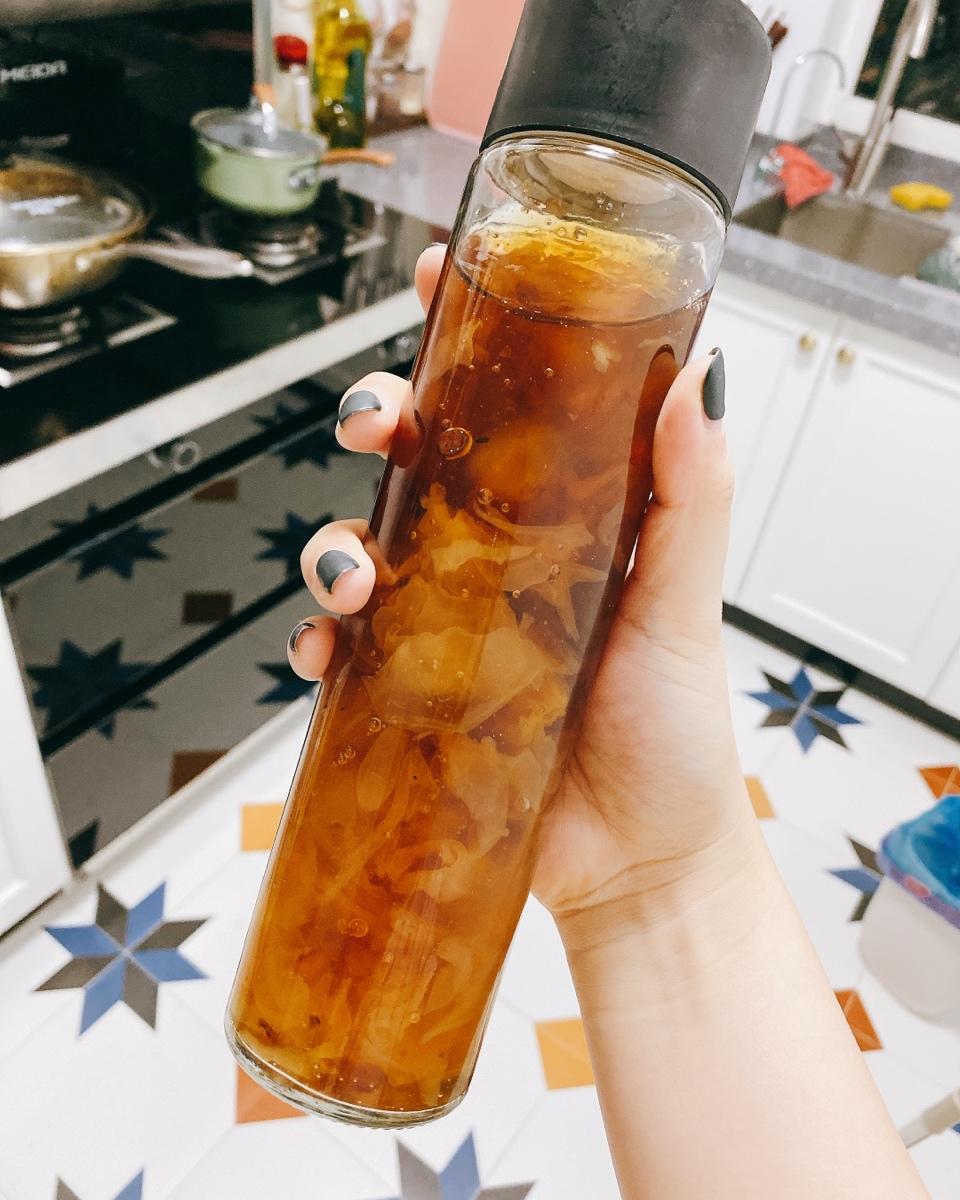 美容润肤 益气补血《桃胶皂角米百合银耳红枣羹》