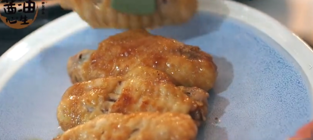 厨房心生——《电饭煲鸡翅》的做法