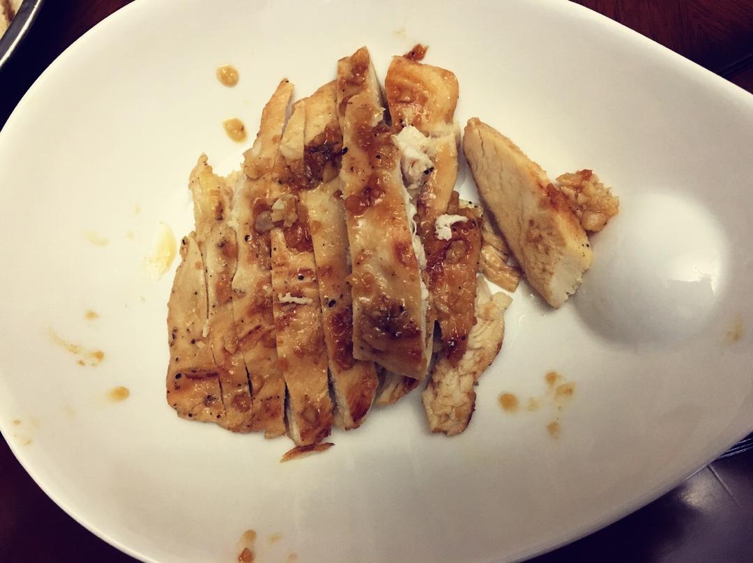 酷炫屌炸天好吃的煎鸡胸肉（香蒜蜂蜜煎鸡胸肉）