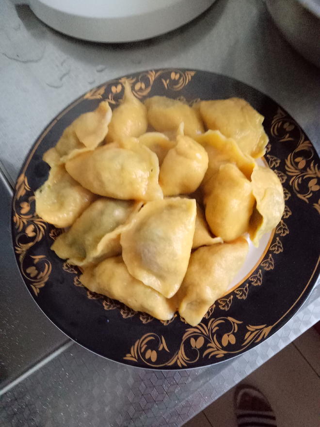 黄瓜紫菜馅水饺(南瓜面)的做法