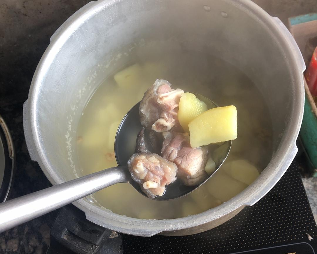 鳄鱼土豆汤的做法