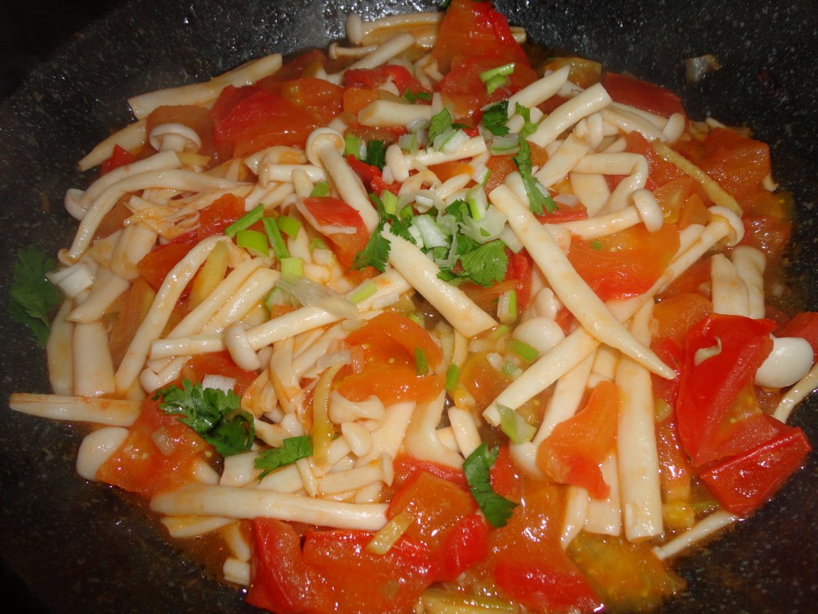 超好吃，连汤汁都不放过的西红柿海鲜菇！