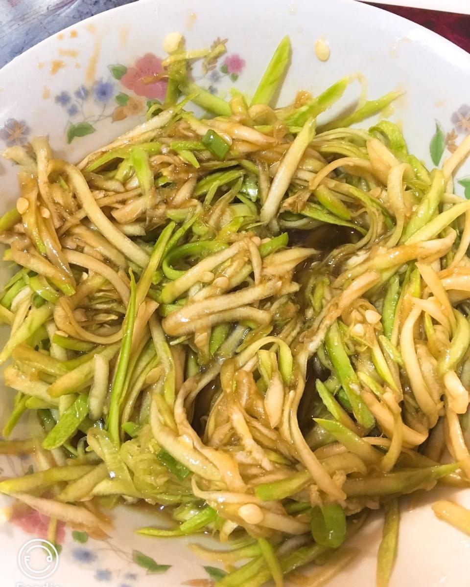 减肥减脂的凉拌西葫芦丝