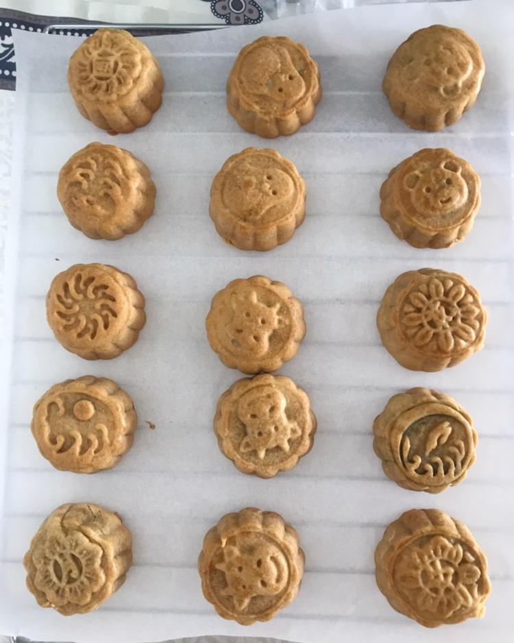 广式月饼—蛋黄莲蓉月饼