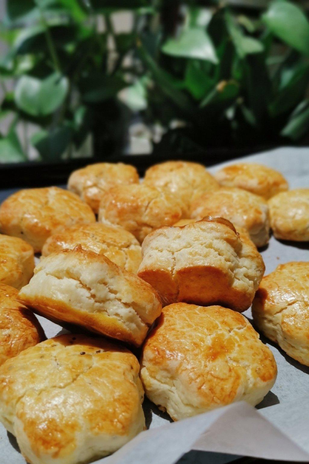 【视频】3分钟 奶油司康Scone(可能是世界上最快手的司康) 消耗淡奶油～