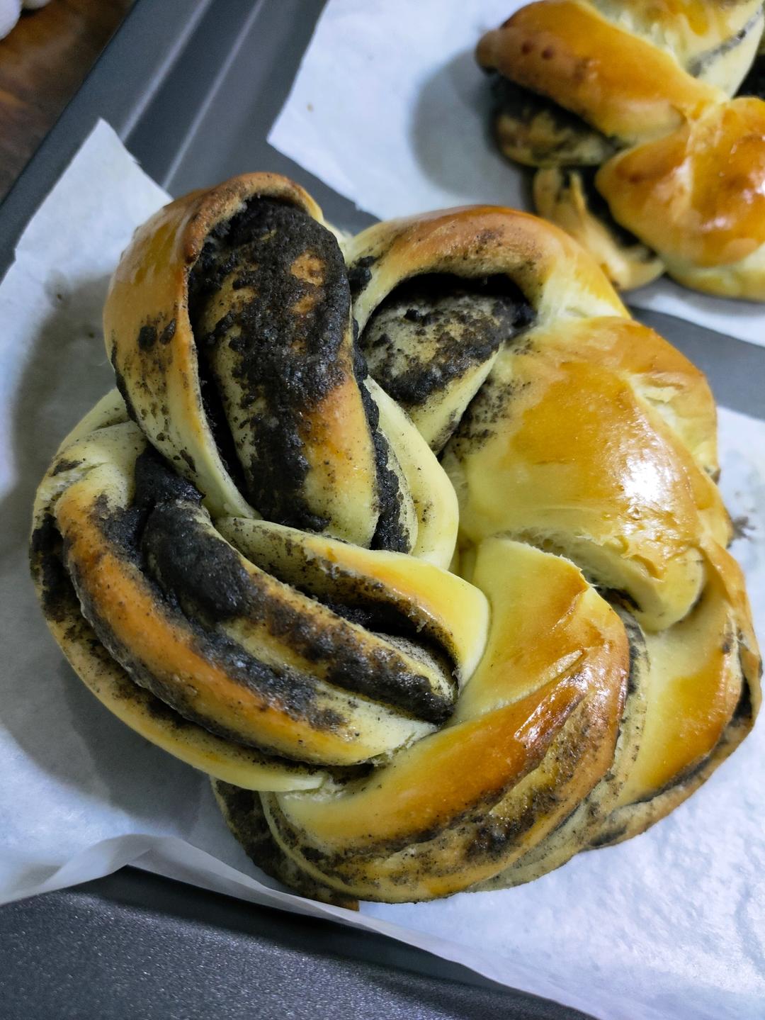 黑芝麻奶酥花朵面包