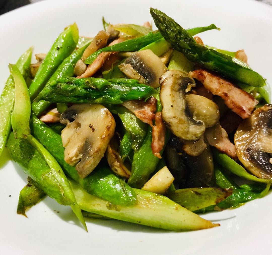 芦笋炒蘑菇