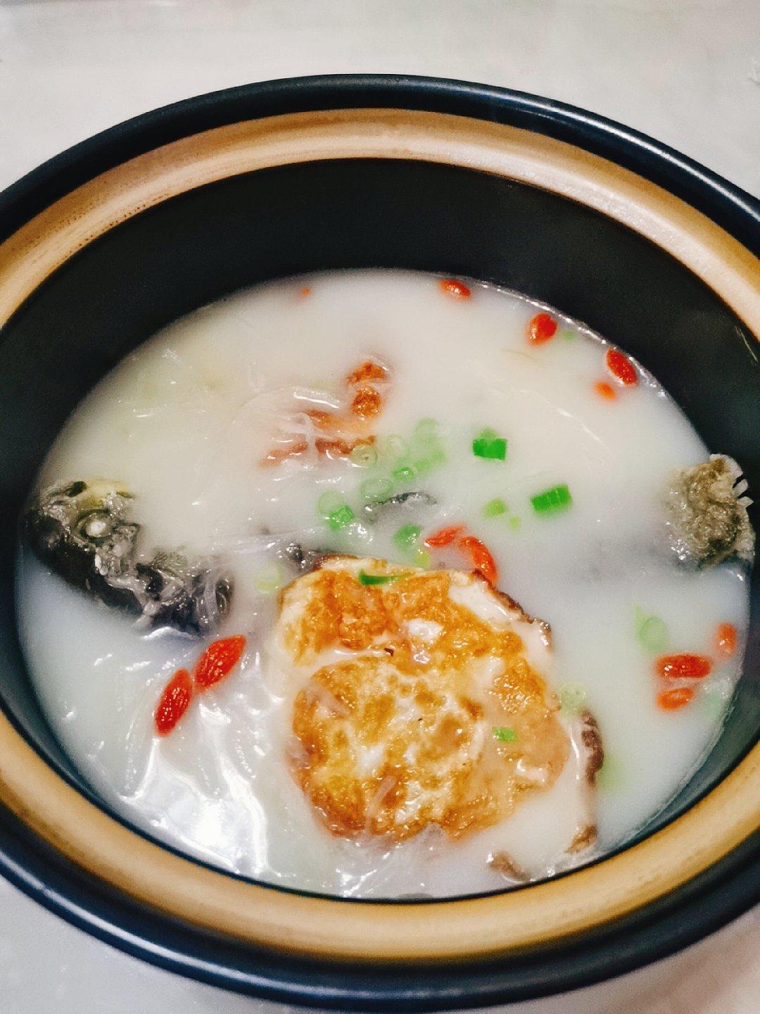 这样做的鲫鱼汤超好喝，奶白奶白的