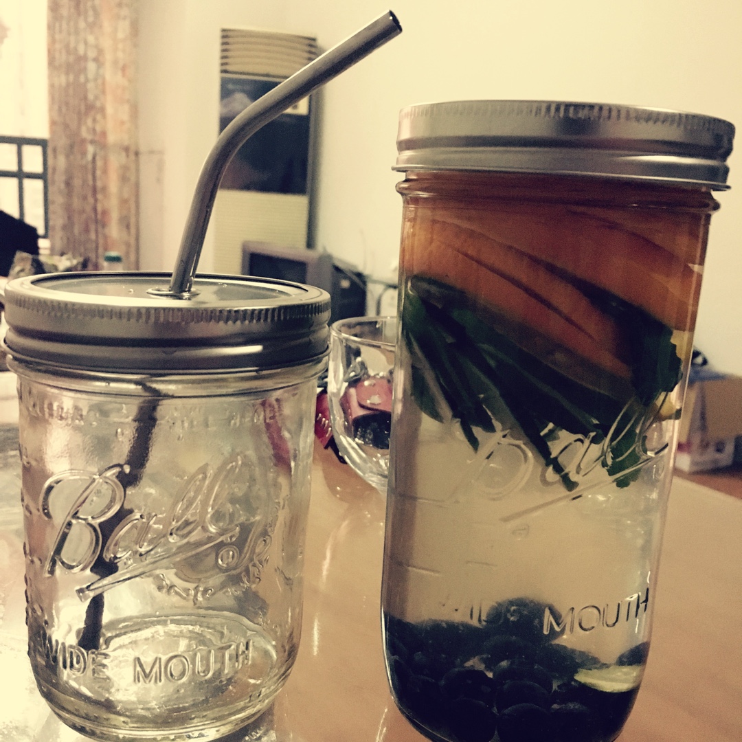 detox water 自制排毒养颜水 健康饮料 果蔬泡汁