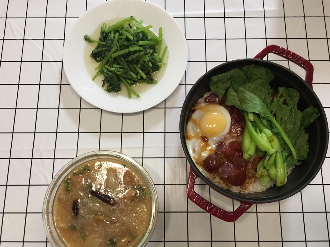 铸铁锅腊肠煲仔饭