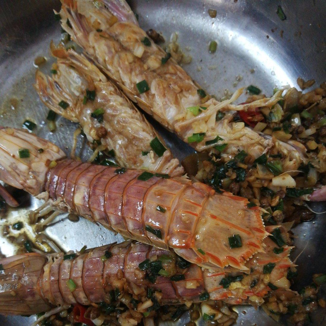 无油炸版的椒盐皮皮虾和巧拨虾壳的方法