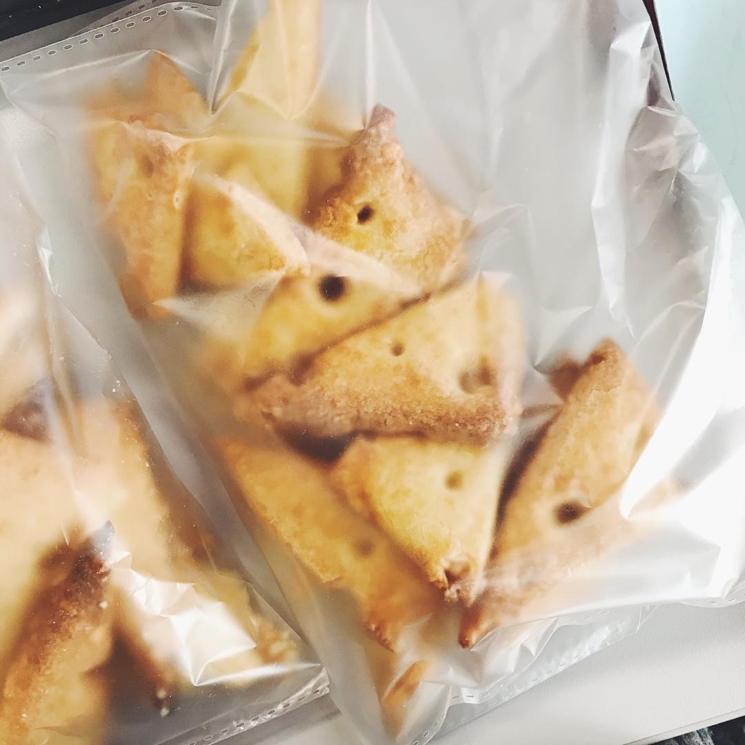 大孔奶酪饼干