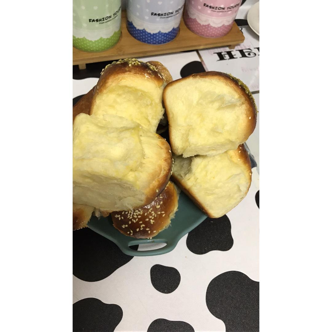 大人小孩都爱不释口的【蜂蜜牛奶小餐包】