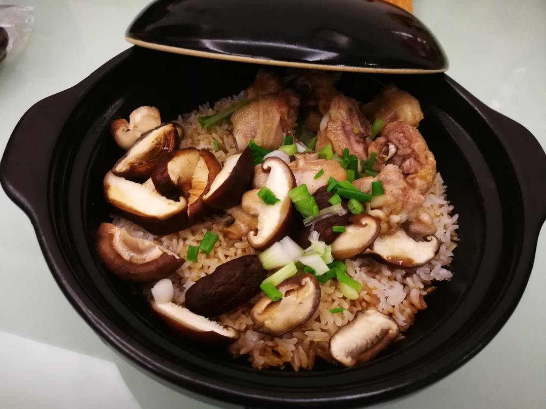 虎妈麻麻做的煲仔饭,从零到一教你做(内附香菇滑鸡和牛肉煲仔饭做法)