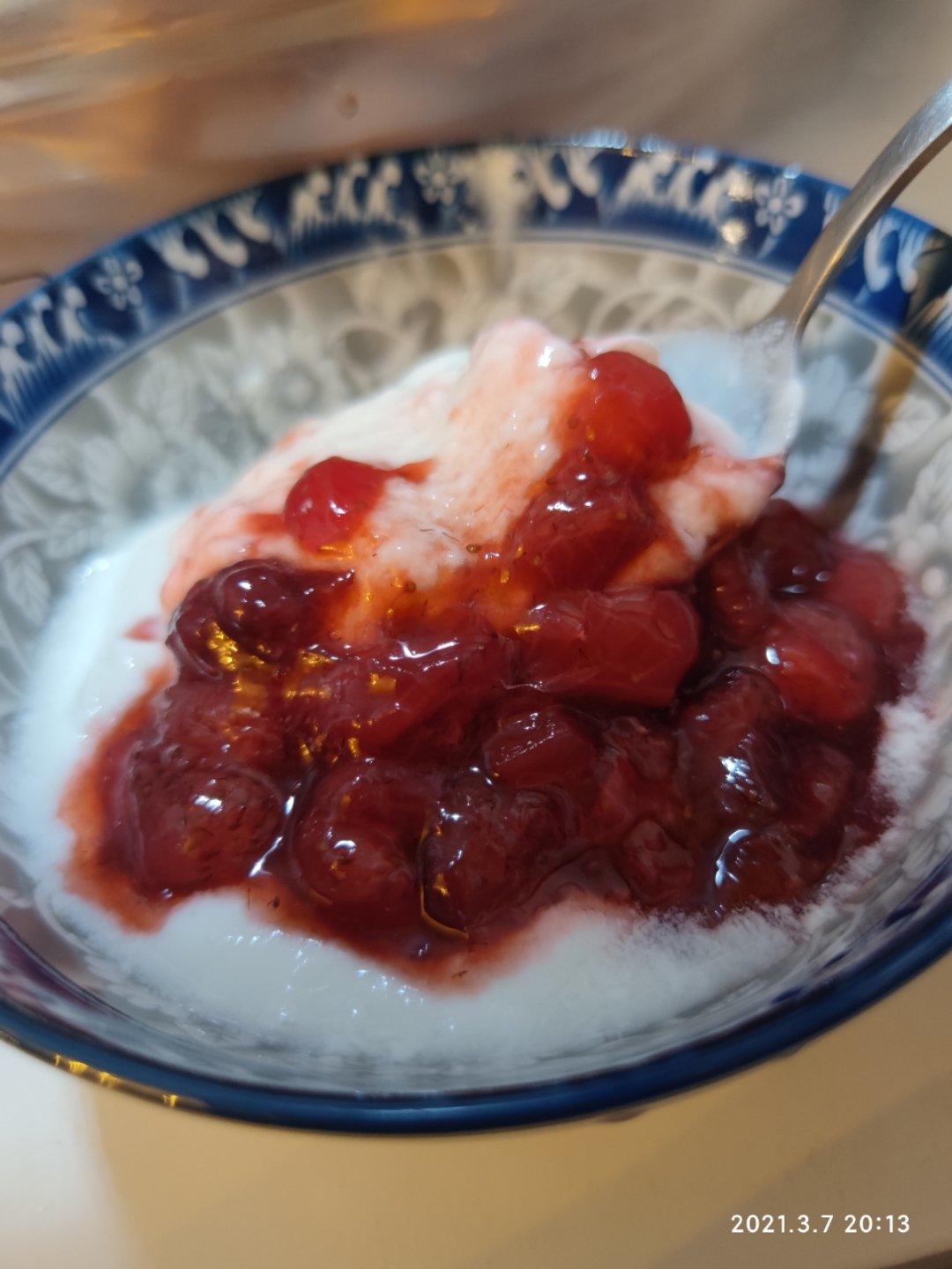 自制草莓酱酸奶