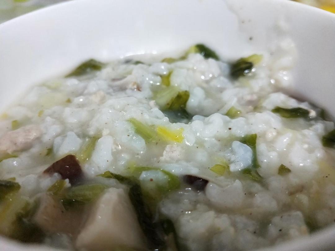 妈妈们必学，简单美味又营养的青菜瘦肉粥