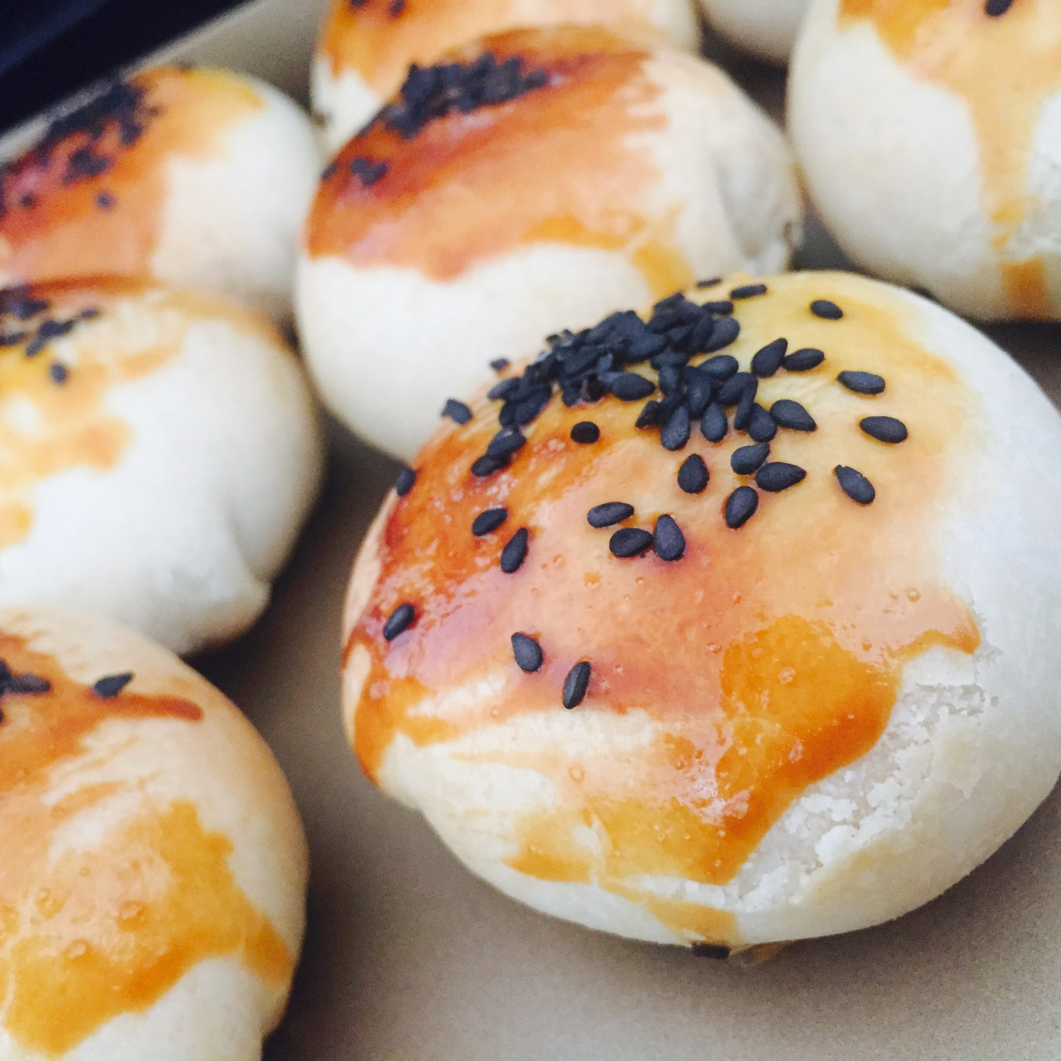 萌得掉渣渣的蛋黄酥