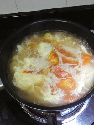金针菇西红柿日本豆腐鸡蛋汤+干贝 鲜香加倍的做法 步骤8