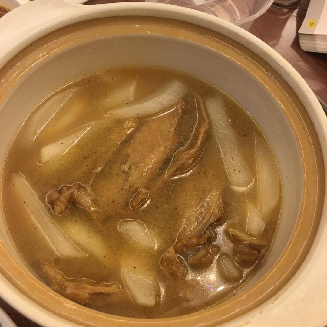 火腿萝卜鸭翅汤