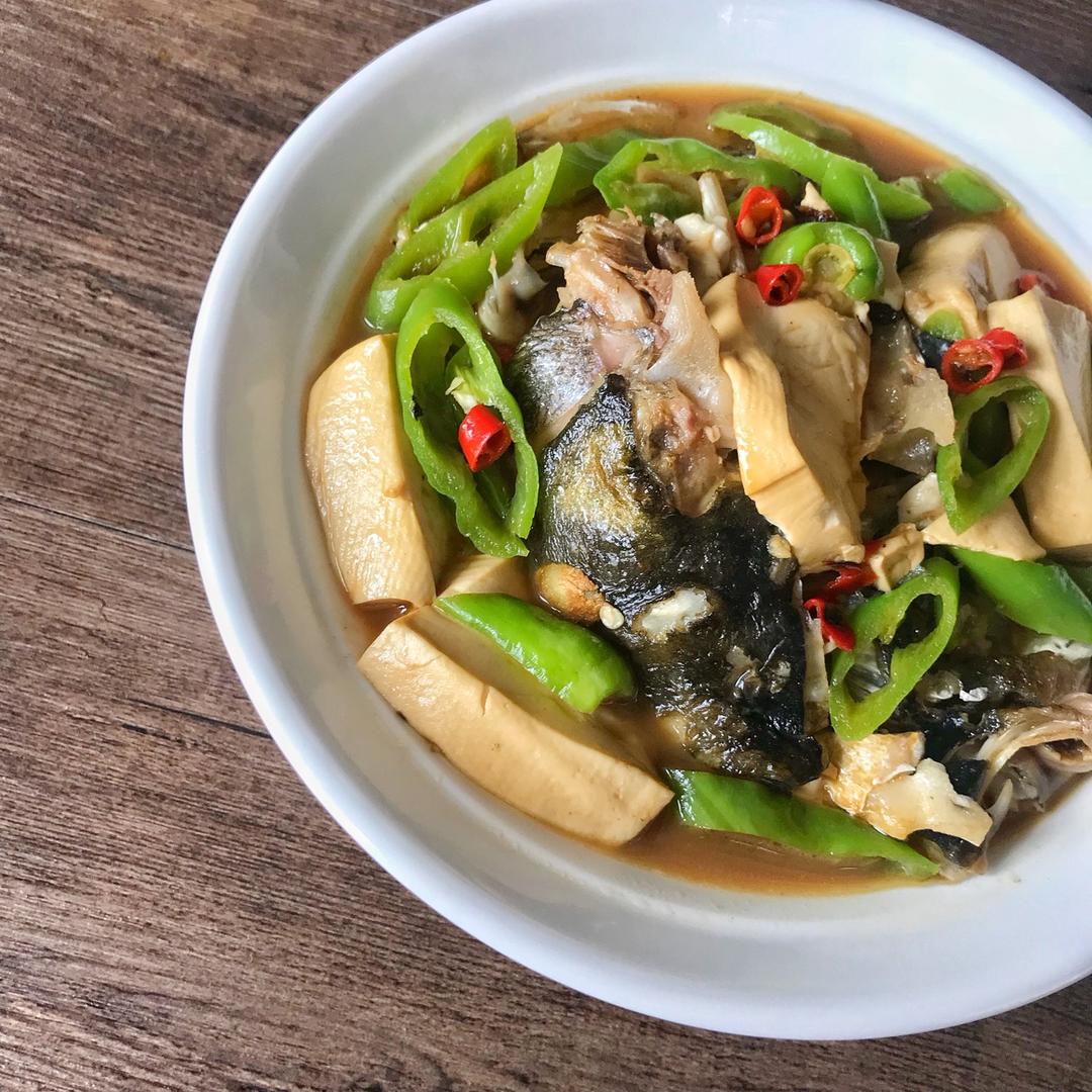 瑜伽小公举做的铁锅鱼头炖豆腐