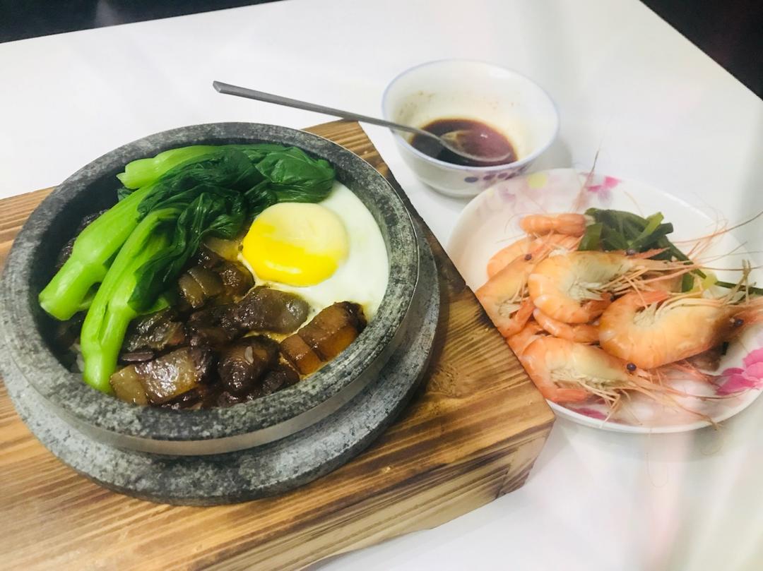 广式腊味煲仔饭