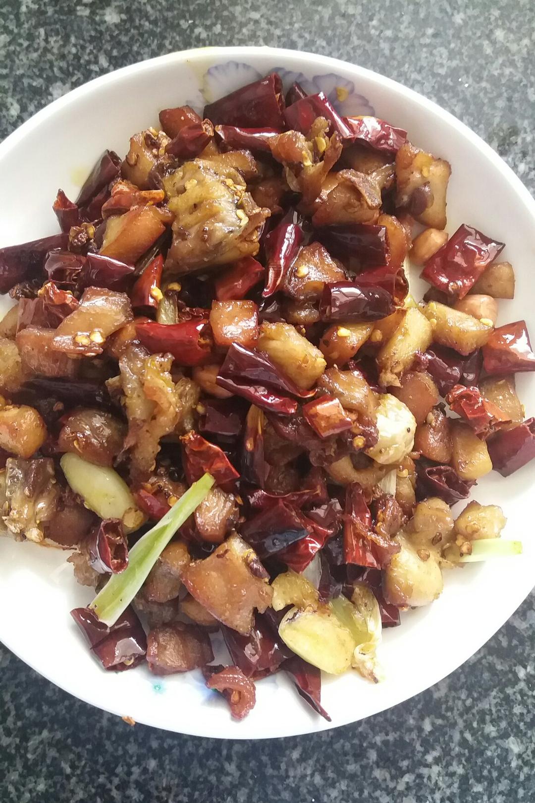 思思文文做的辣子兔(干煸兔)