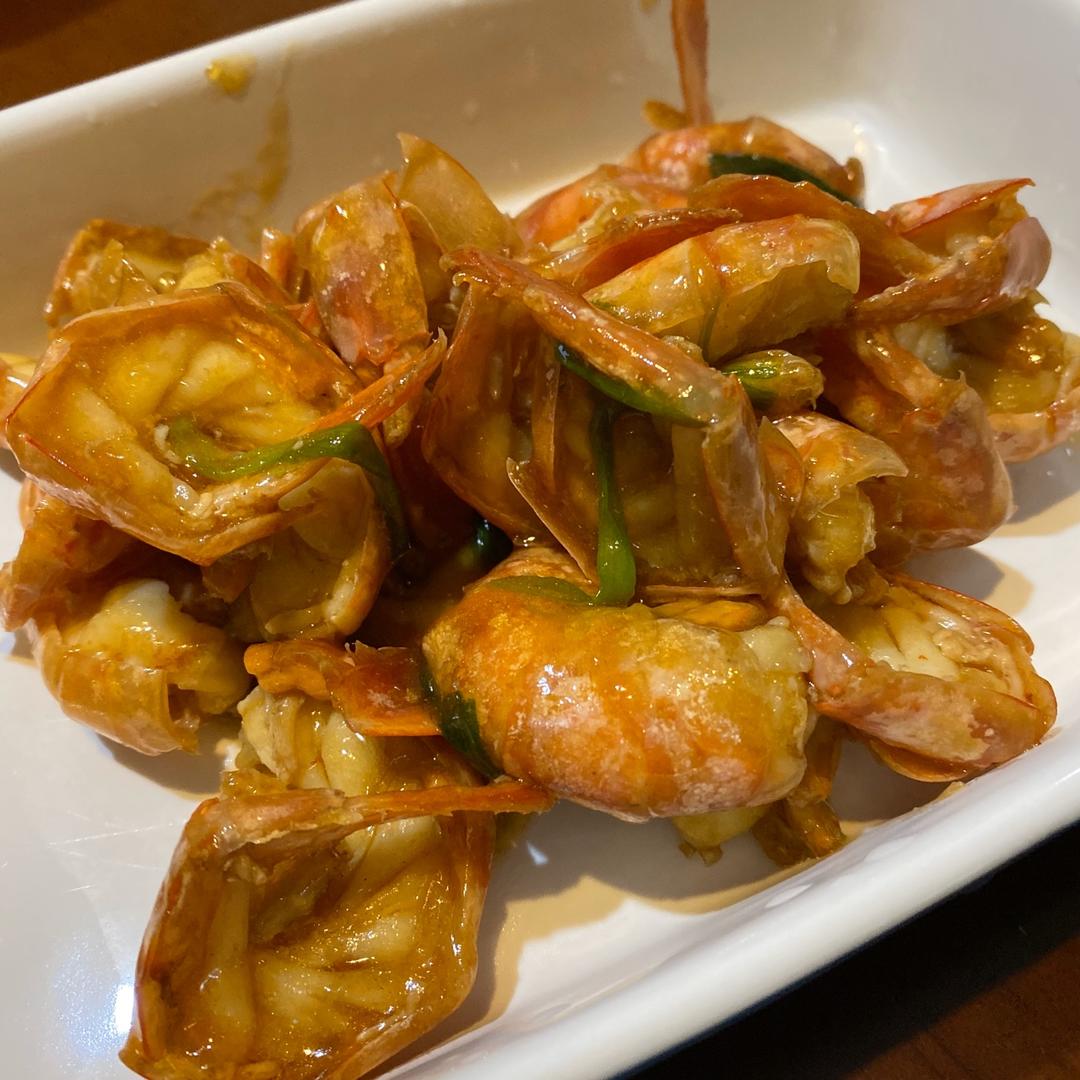 吃完还会继续舔手指的    快手油闷大虾