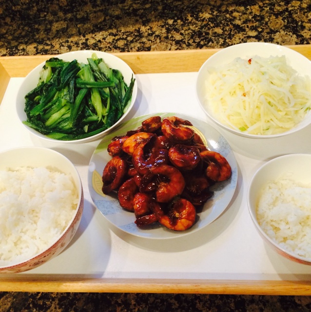 我们家爱的的小餐桌