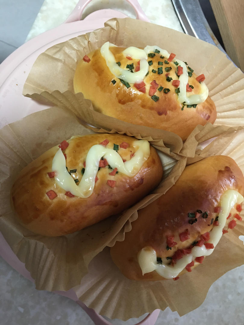 佳佳小宅女做的香葱火腿肉松面包