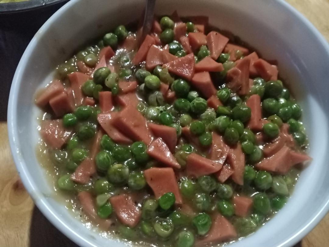 火腿肠烧豌豆 好吃不油腻