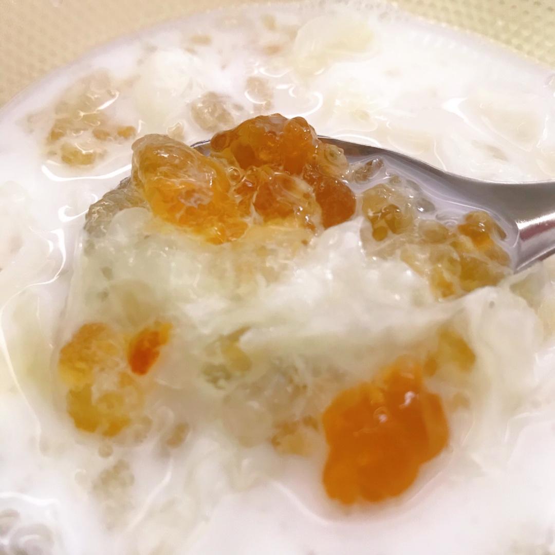 桃胶牛奶银耳羹