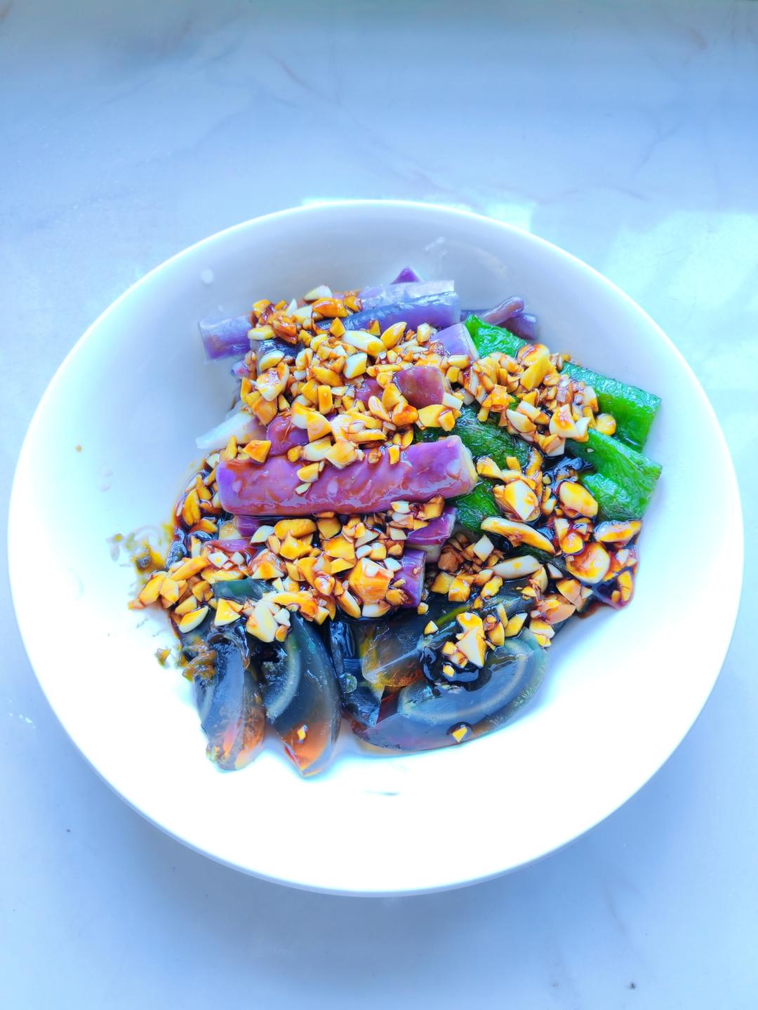 秋燥最下饭开胃的“虎椒皮蛋”