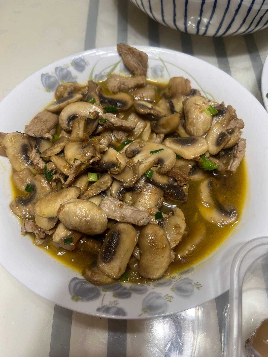 口蘑炒肉，下饭超无敌