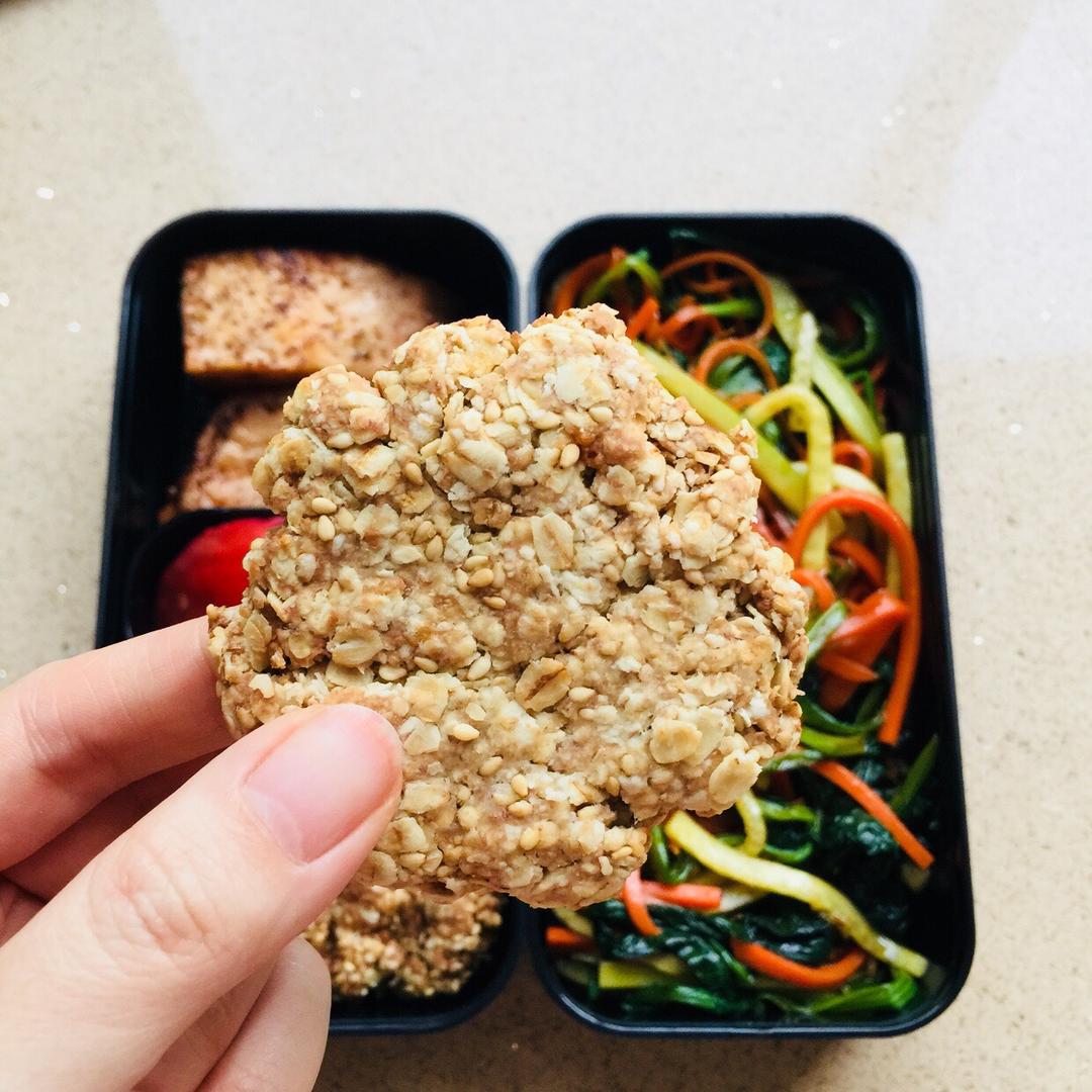 素食:有机燕麦芝麻大饼干