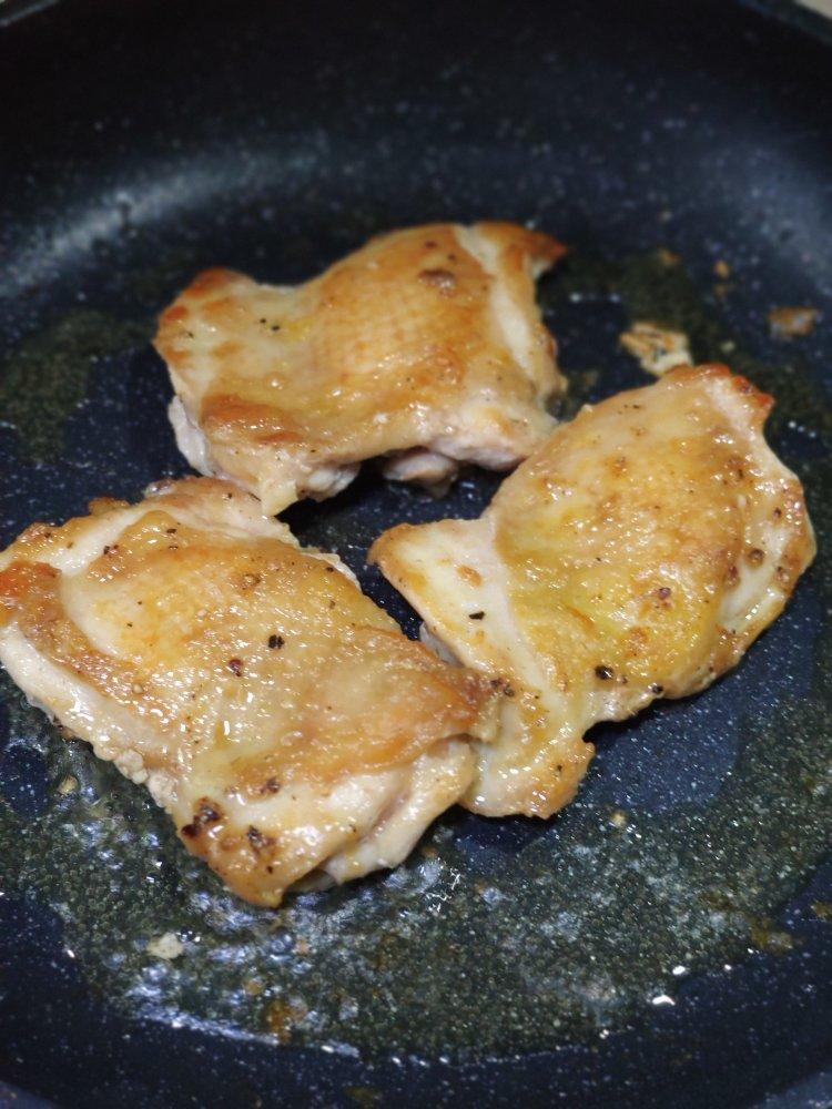 狂推荐的无油脆皮煎鸡腿排