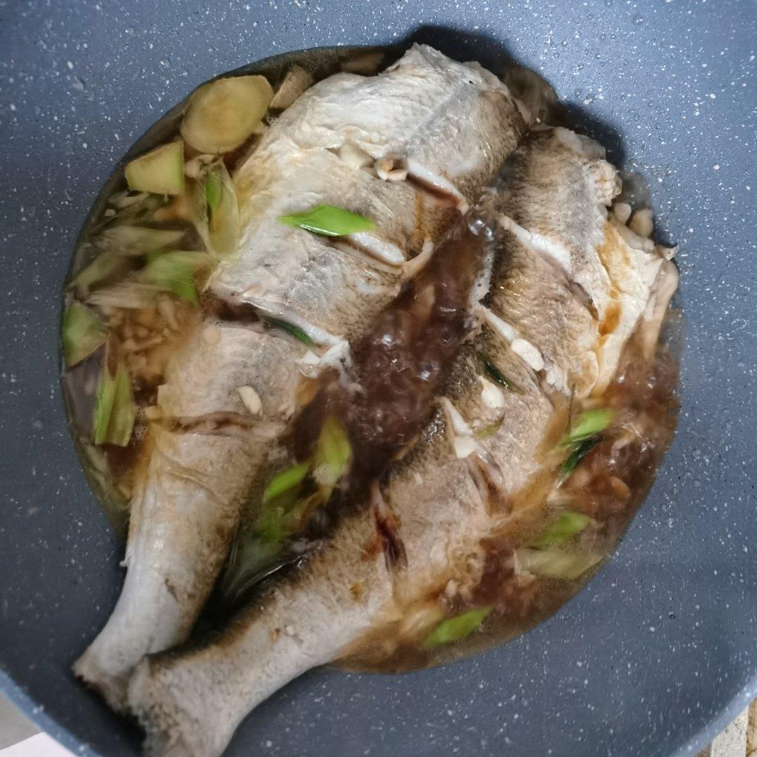 香煎翘嘴鱼